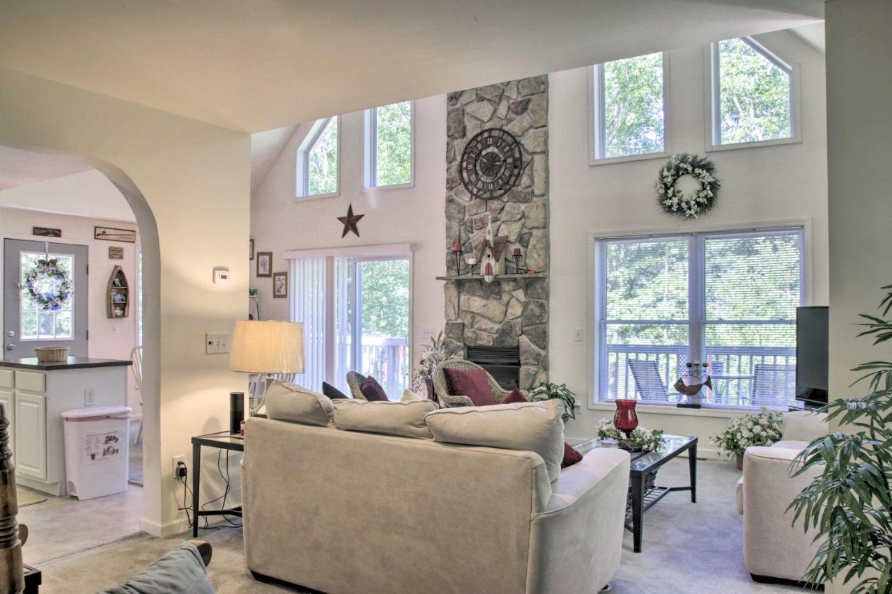 Spacious Home With Deck, Grill And Delaware River View Callicoon Esterno foto