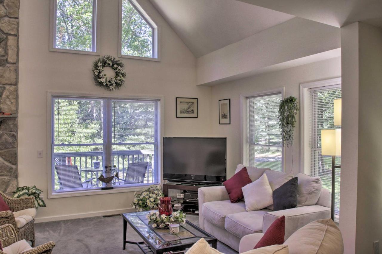 Spacious Home With Deck, Grill And Delaware River View Callicoon Esterno foto