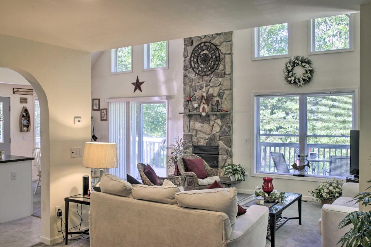 Spacious Home With Deck, Grill And Delaware River View Callicoon Esterno foto